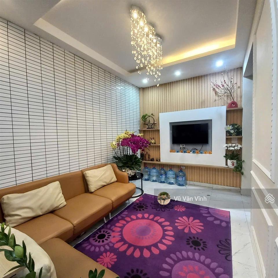 Bán nhà cực đẹp, giá tốt, bồ đề 33m2, 5 tầng, mặt tiền 3.6m, giá chào 6.7 tỷ.