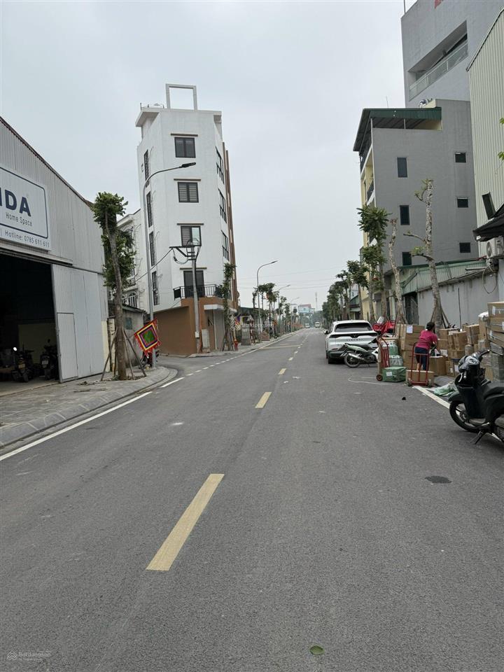 Bán đất khu đấu giá cự khối, phân lô vỉa hè ô tô tránh, 215m2, mặt tiền 15m, giá 29 tỷ