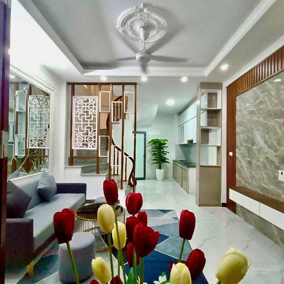 Bán nhà 3 tầng lô góc kim chung đường thông ô tô đỗ cửa dt 102m² giá đầu tưthanh khoản cực tốt