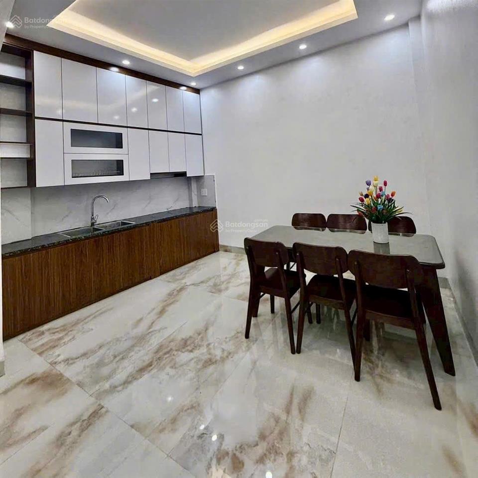 Bán nhà 3 tầng lô góc kim chung đường thông ô tô đỗ cửa dt 102m² giá đầu tưthanh khoản cực tốt