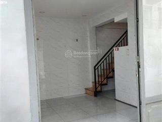 Chỉ 3.4 tỷ  15m2  3 tầng kiên cố  quận 10, sát mặt tiền.