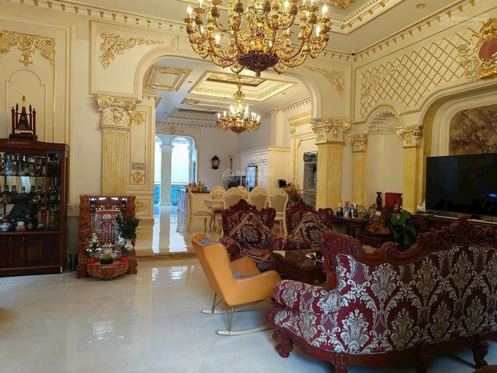 Bán biệt thự vip tân bình (ngang 11x30m)hầm + 5tầng, thang máy hồ bơi, nội thất cao cấp, dtsd 695m2