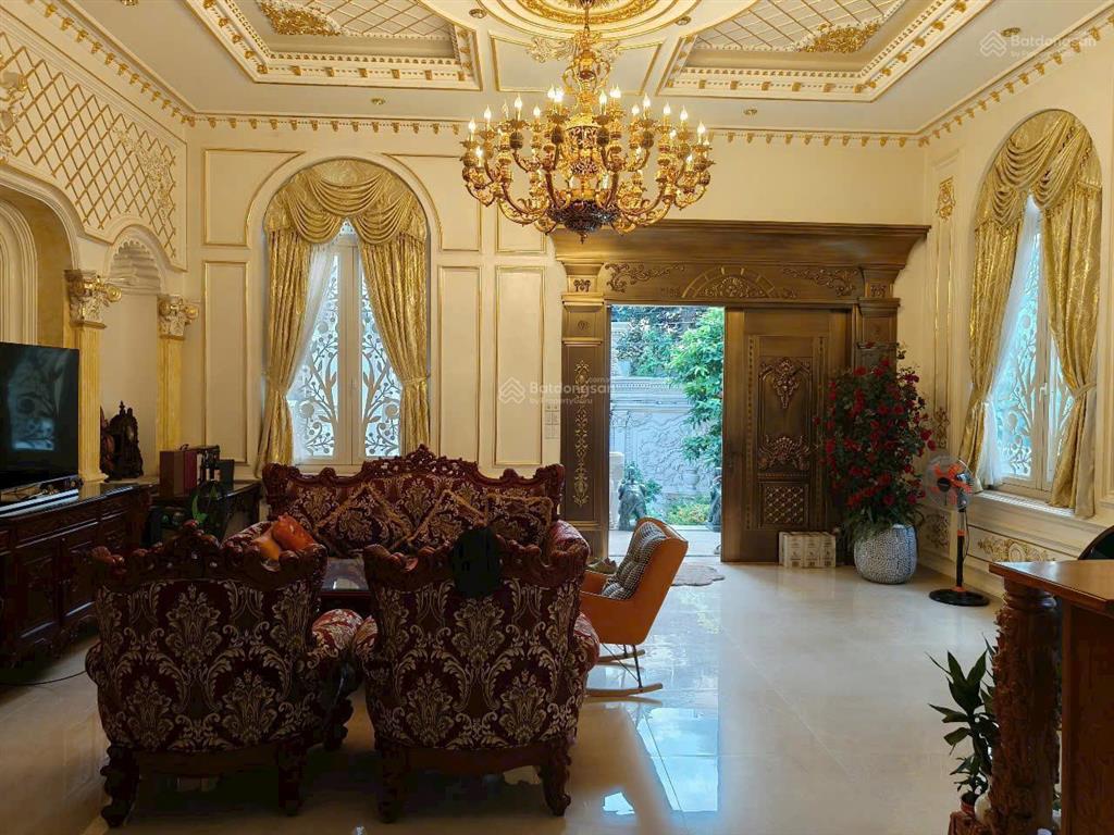 Bán biệt thự vip tân bình (ngang 11x30m)hầm + 5tầng, thang máy hồ bơi, nội thất cao cấp, dtsd 695m2