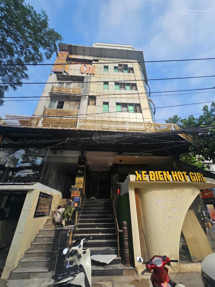 Nhà đẹp nằm ngay góc 4 mặt tiền đường cửu long trường sơn quận 10