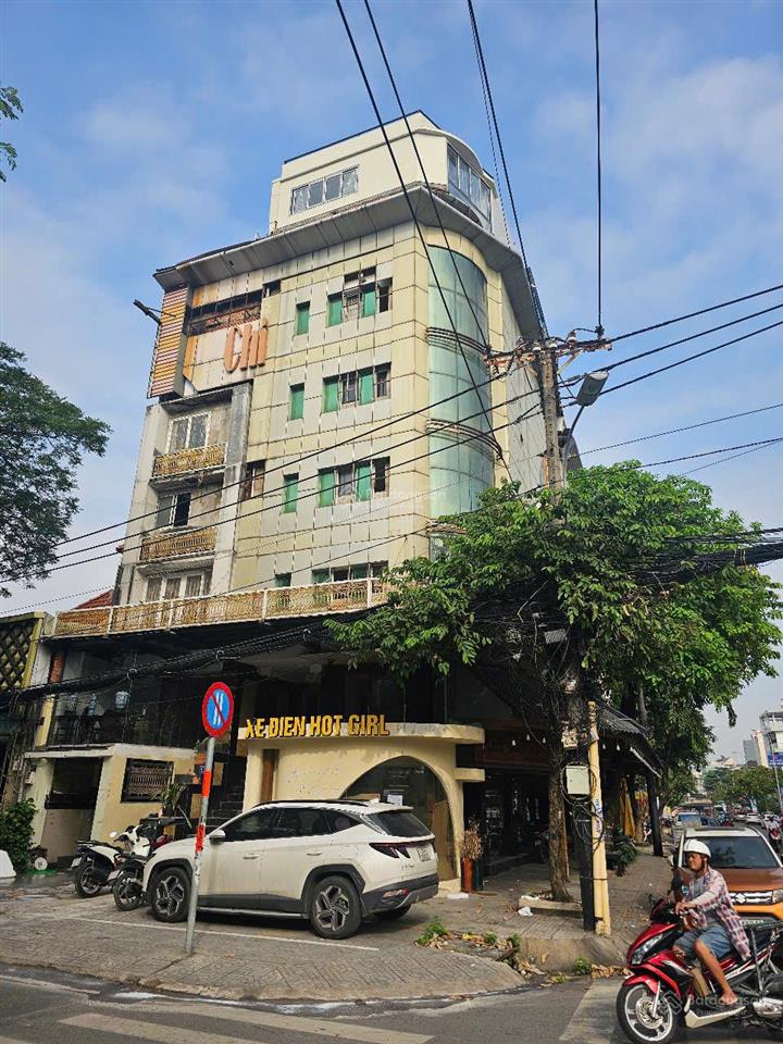 Nhà đẹp nằm ngay góc 4 mặt tiền đường cửu long trường sơn quận 10