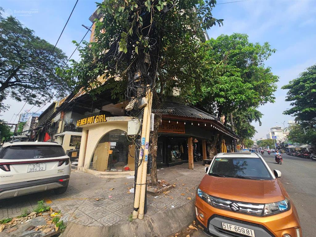 Nhà đẹp nằm ngay góc 4 mặt tiền đường cửu long trường sơn quận 10