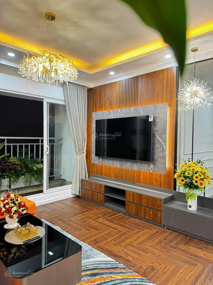 C14 bộ công an. căn góc đẹp 3 ngủ 132m2 tầng trung, nhà đẹp full nội thất sẵn sổ giá 8.8 tỷ bao phí