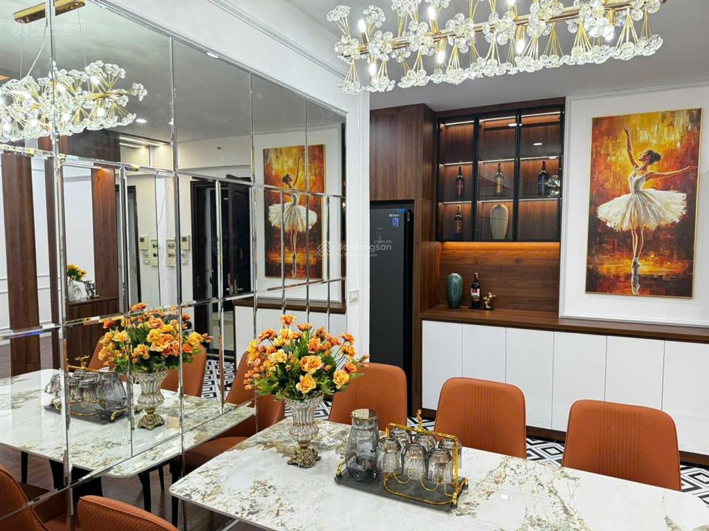 Bán căn góc 4 ngủ  177m2 tầng trung tòa hei tower, nhà đẹp full nội thất, sẵn sổ, giá 14.5 tỷ