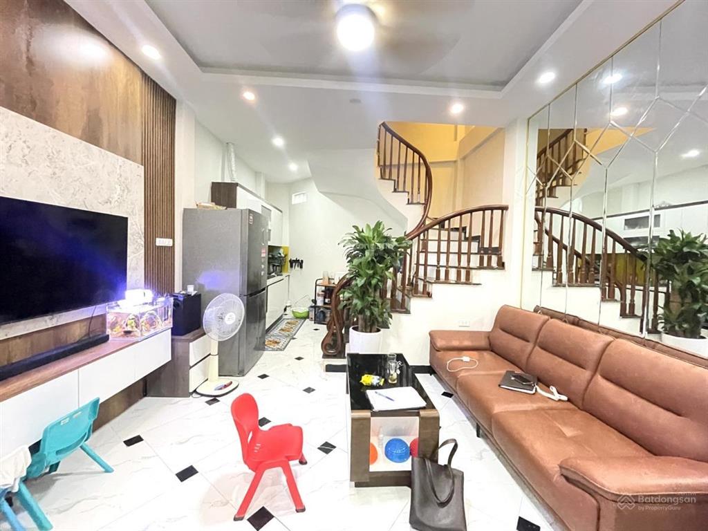 Chỉ hơn 7 tỷ có nhà liễu giai, ngõ thông ba gác chạy, thoáng sáng, tặng full nt, sổ cc, 40m2*5t