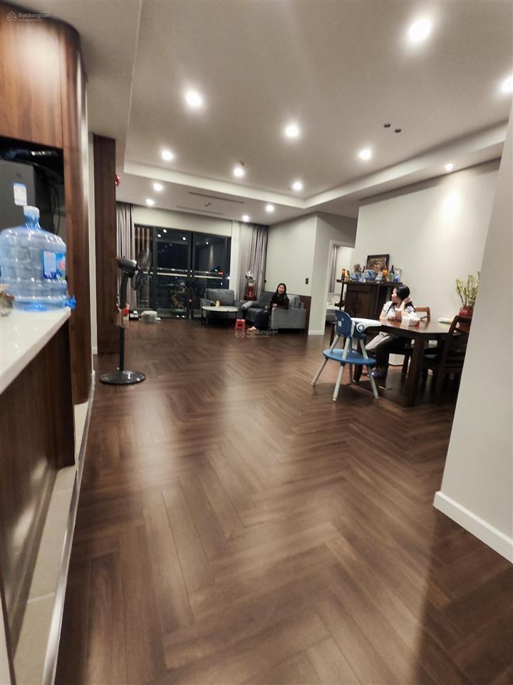 Chính chủ gửi bán 4pn duy nhất 172m2 tòa lancaster, giá chốt 20 tỷ.  0936 203 ***