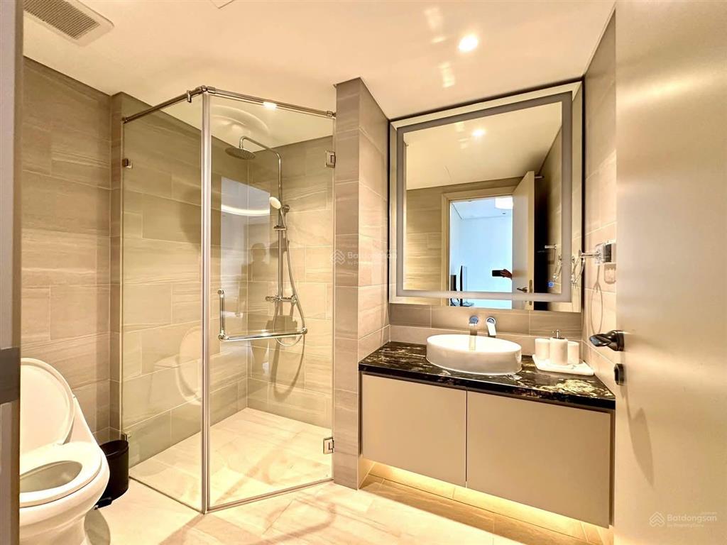 Chính chủ bán căn 4pn 176m2 góc duy nhất tòa vinhomes nguyễn chí thanh, giá 23.5 tỷ.  0936 203 ***