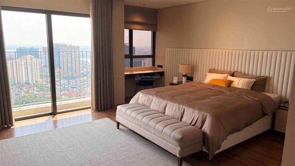 Chính chủ bán căn 4pn 176m2 góc duy nhất tòa vinhomes nguyễn chí thanh, giá 23.5 tỷ.  0936 203 ***