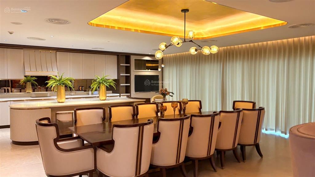 Chính chủ bán căn 4pn 176m2 góc duy nhất tòa vinhomes nguyễn chí thanh, giá 23.5 tỷ.  0936 203 ***