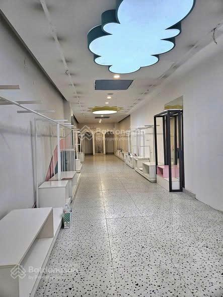 Cho thuê nhà mặt phố đường cầu giấy, dt 80m2x4 tầng, mt 4.5m, giá 55tr,  0968 896 ***