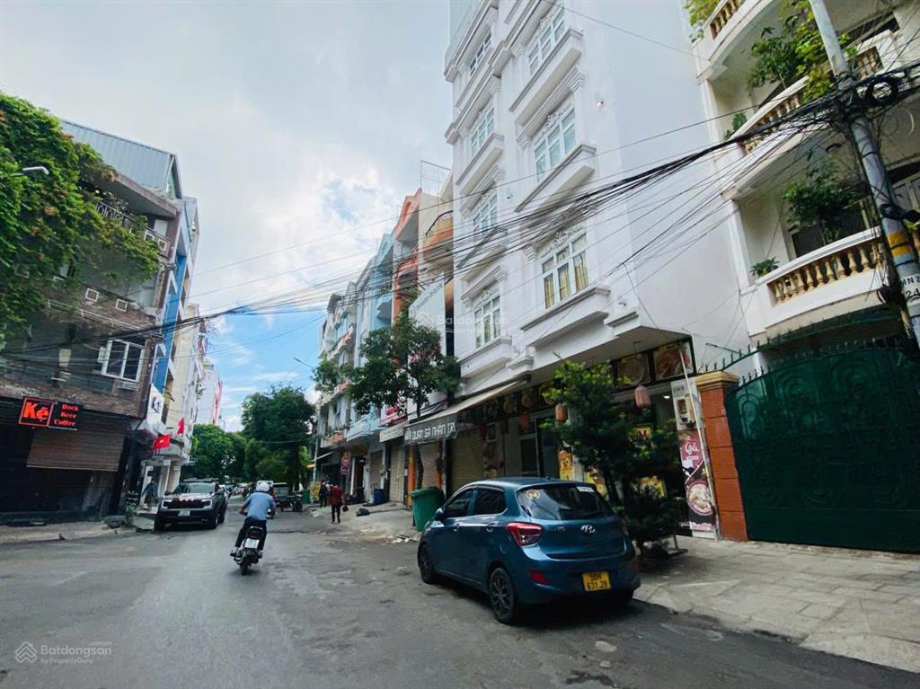 Khách sạn mặt tiền ngay phan xích long, diện tích 8x19m , 6 tầng thang máy, 31 phòng, 36.5 tỷ