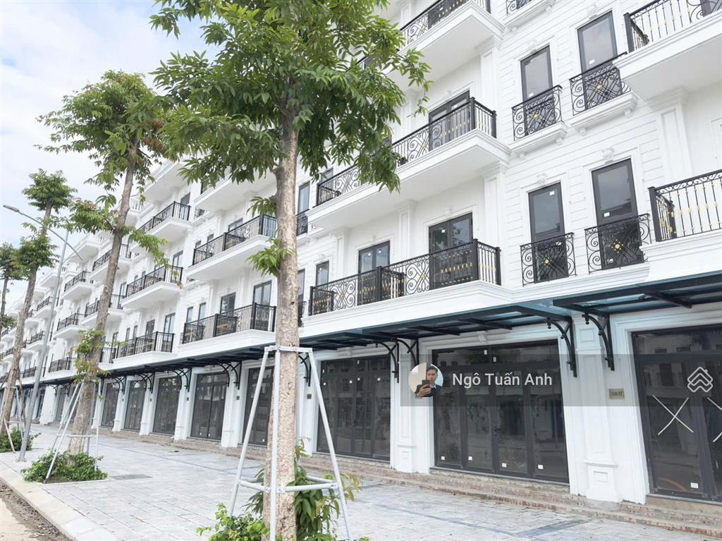 Em cần bán liền kề đối diện vườn hoa trung tâm giá bán tiền đất chỉ 10,8 tỷ