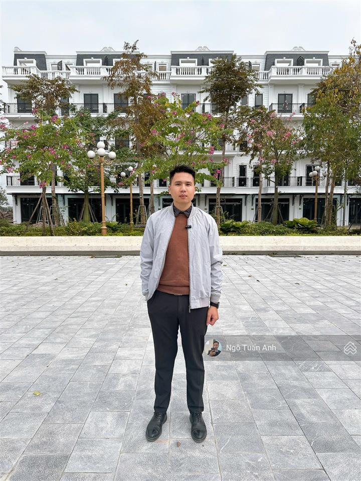 Em cần bán liền kề đối diện vườn hoa trung tâm giá bán tiền đất chỉ 10,8 tỷ