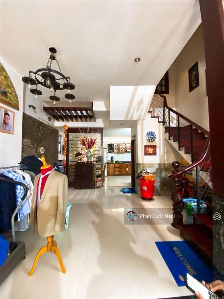 Bán biệt thự sân vườn, mái thái, khu kiều đàm, quận 7, 135m2 (5.5 x 25)m, 3 tầng, giá chỉ 22 tỷ