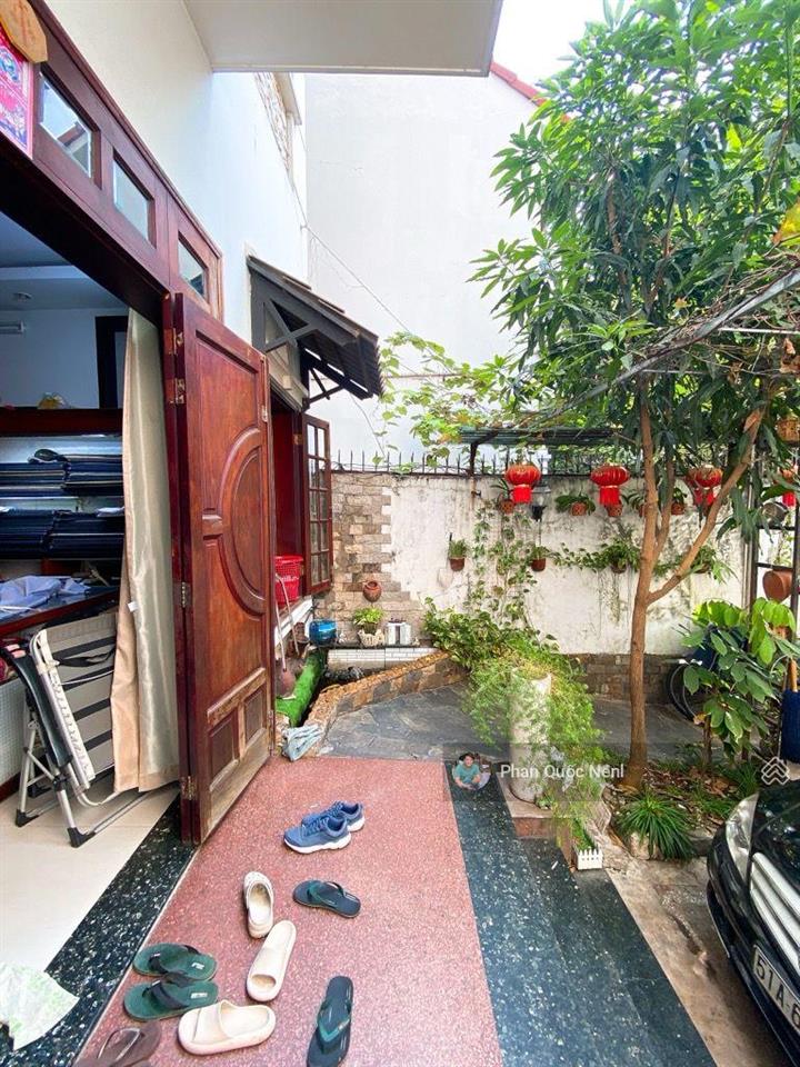 Bán biệt thự sân vườn, mái thái, khu kiều đàm, quận 7, 135m2 (5.5 x 25)m, 3 tầng, giá chỉ 22 tỷ