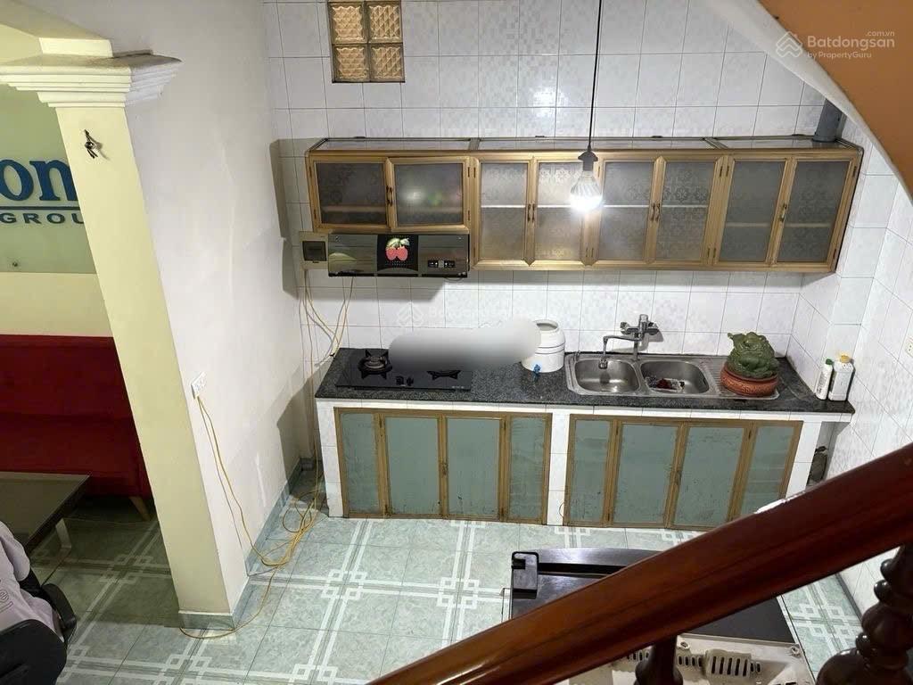 Cho thuê nhà vĩnh tuy, 50mx4tầng 9 triệu/th, 3 ngủ, full đồ, gần trường đh kinh doanh