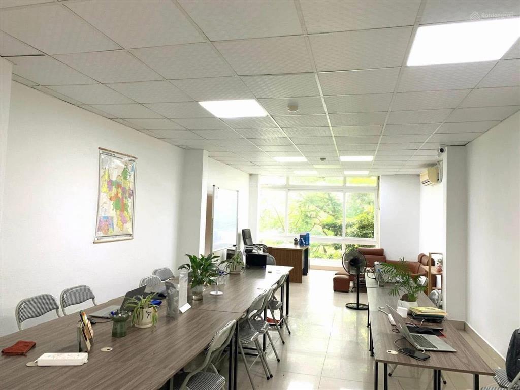 Cho thuê mbkd phố huỳnh thúc kháng  đống đa, dt 100m2 x 4 tầng, mt 4 m, giá 100tr, thông sàn, pccc