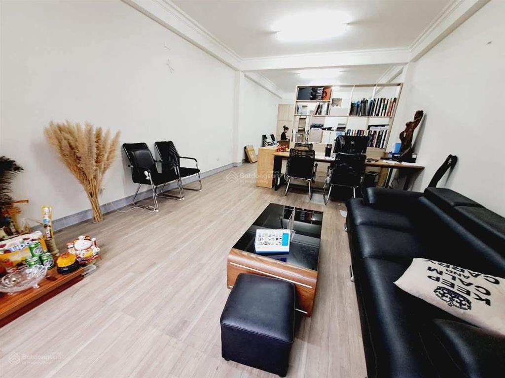 Cho thuê mbkd phố huỳnh thúc kháng  đống đa, dt 100m2 x 4 tầng, mt 4 m, giá 100tr, thông sàn, pccc