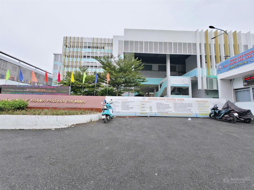 1 lô duy nhất ! đường ô tô thông tứ tung ngay đh ngân hàng  160m2(6.5x24m), gpxd 1 trệt lửng 3 lầu