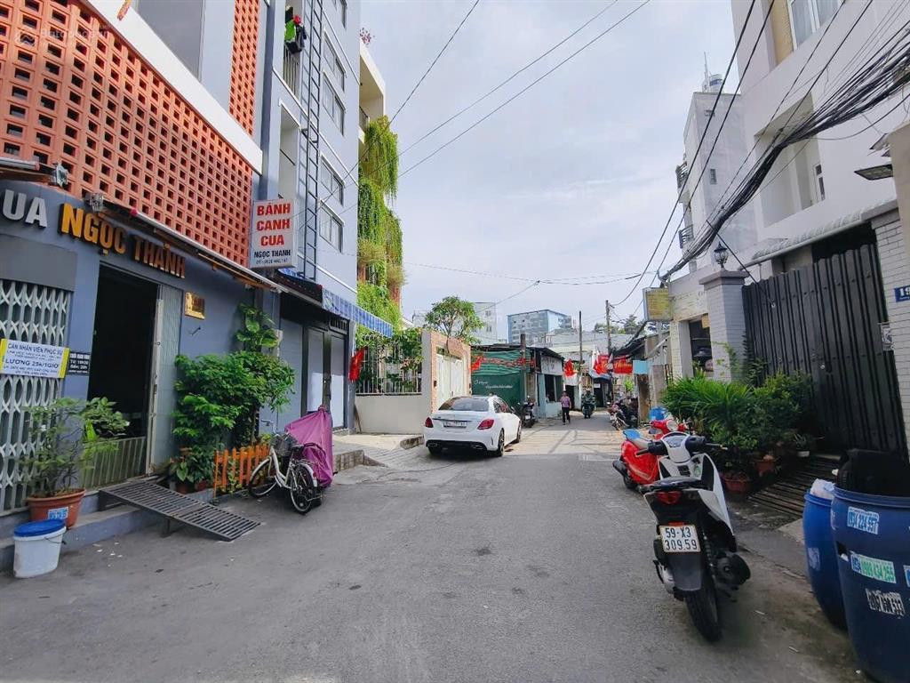 1 lô duy nhất ! đường ô tô thông tứ tung ngay đh ngân hàng  160m2(6.5x24m), gpxd 1 trệt lửng 3 lầu