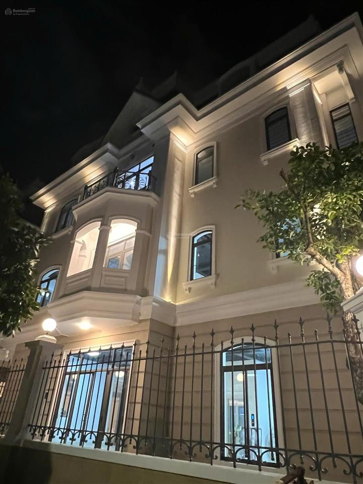 Bán biệt thự song lập góc 2 mặt tiền victoria village, đường lâm quang ky, quận 2. giá 57 tỷ.