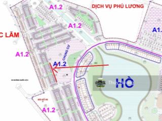 Bán liền kề gần hồ, trước mặt là chung cư, vị trí kinh doanh tốt cho dòng tiền
