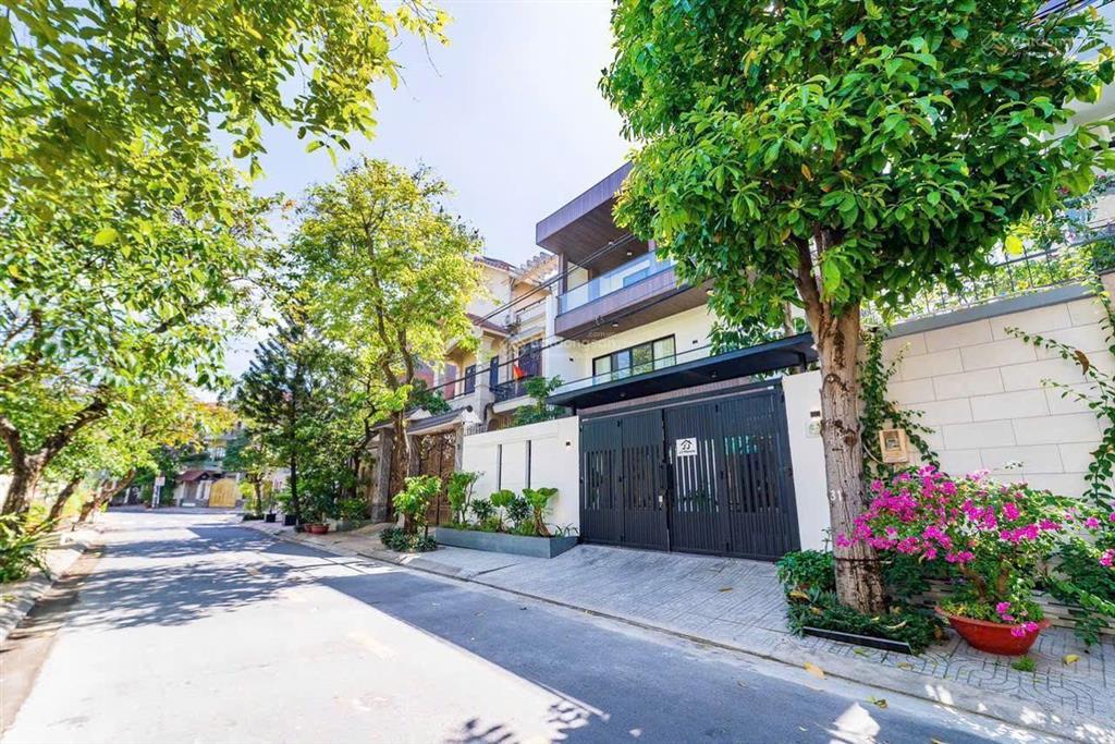 Nhà đẹp cần bán! bán nhà ngay mặt tiền nơ trang long bình thạnh  10x20m 3 tầng có sân giá 28 tỷ