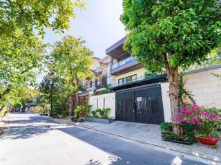 Nhà đẹp cần bán! bán nhà ngay mặt tiền nơ trang long bình thạnh  10x20m 3 tầng có sân giá 28 tỷ