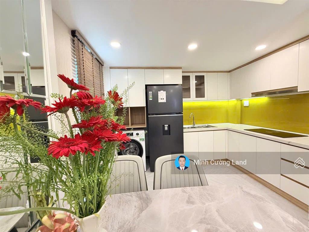 Gấp bán nhà huỳnh văn bánh, phú nhuận, 20m2, hẻm 3m thông, 2 tầng btct 2pn