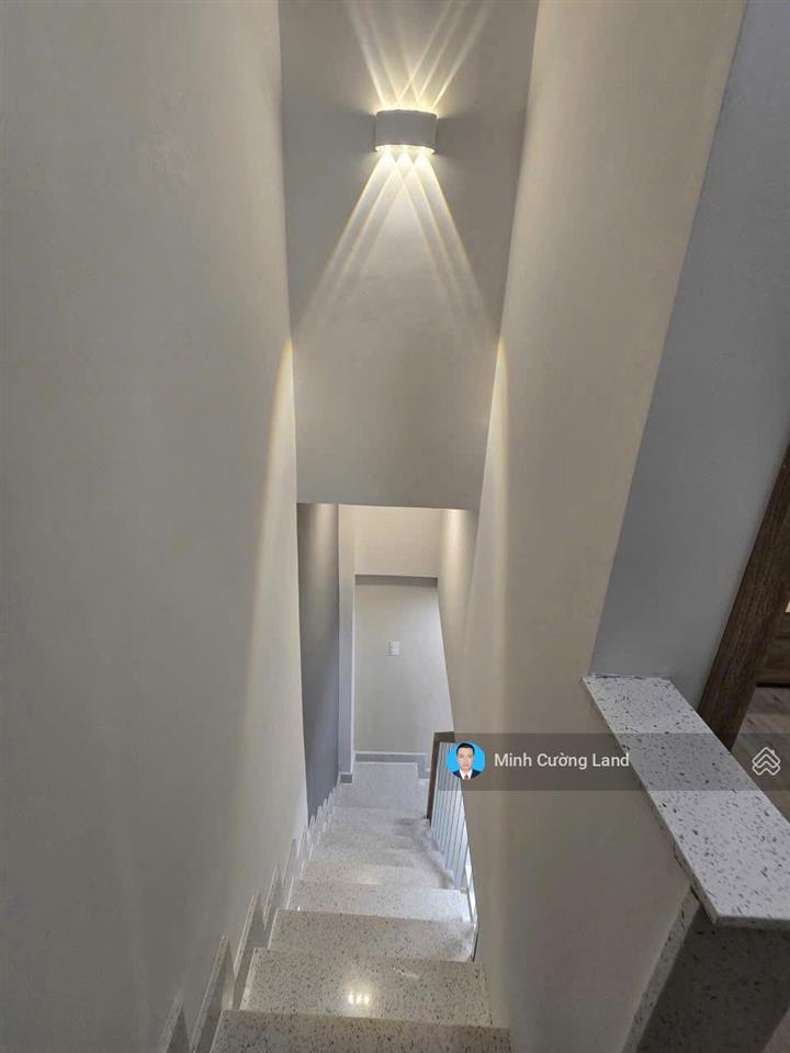 Gấp bán nhà huỳnh văn bánh, phú nhuận, 20m2, hẻm 3m thông, 2 tầng btct 2pn