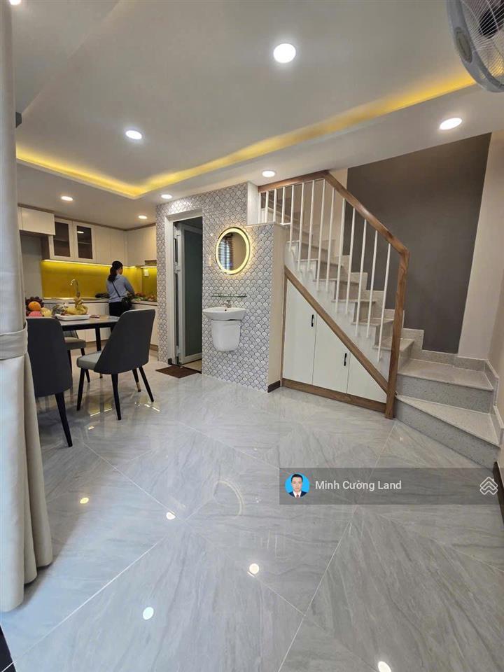 Gấp bán nhà huỳnh văn bánh, phú nhuận, 20m2, hẻm 3m thông, 2 tầng btct 2pn