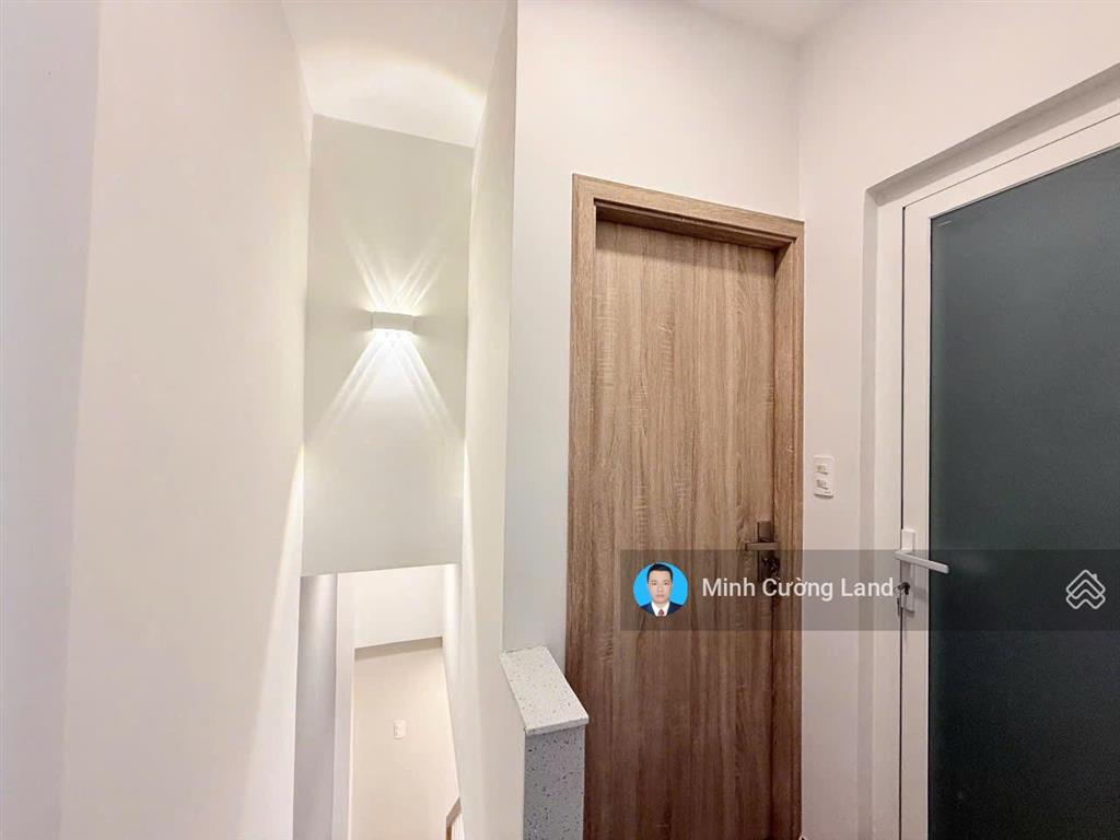Gấp bán nhà huỳnh văn bánh, phú nhuận, 20m2, hẻm 3m thông, 2 tầng btct 2pn