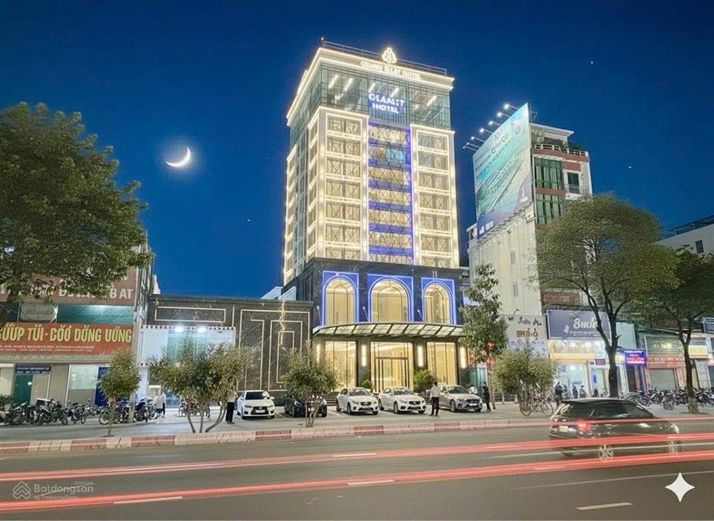 Chuyển nhượng khách sạn & chdv mặt tiền ngay nguyễn văn linh, quận 7  16x35m,gpxd 2 hầm 15 tầng