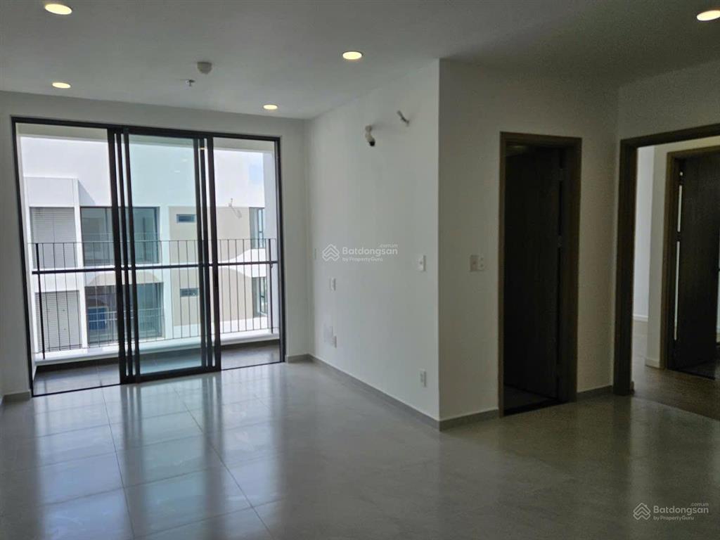 Cần bán căn hộ mt quận 9 loại 1pn+ tầng cao view thoáng nhà ntcb giá 3,2 tỷ