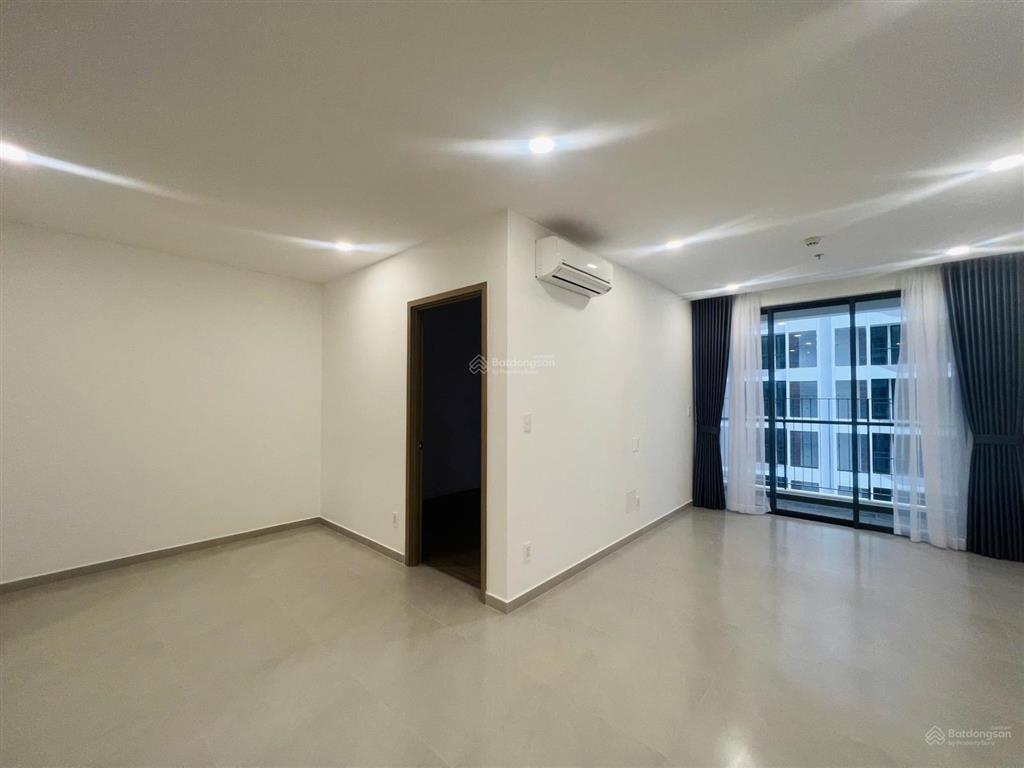 Cần bán căn hộ mt quận 9 loại 1pn+ tầng cao view thoáng nhà ntcb giá 3,2 tỷ