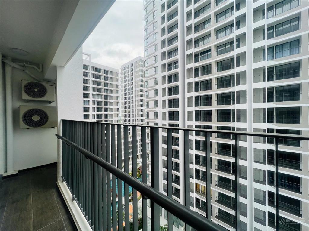 Cần bán căn hộ mt quận 9 loại 1pn+ tầng cao view thoáng nhà ntcb giá 3,2 tỷ