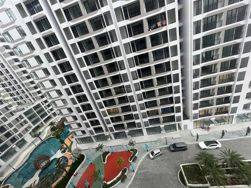 Cần bán căn hộ mt quận 9 loại 1pn+ tầng cao view thoáng nhà ntcb giá 3,2 tỷ