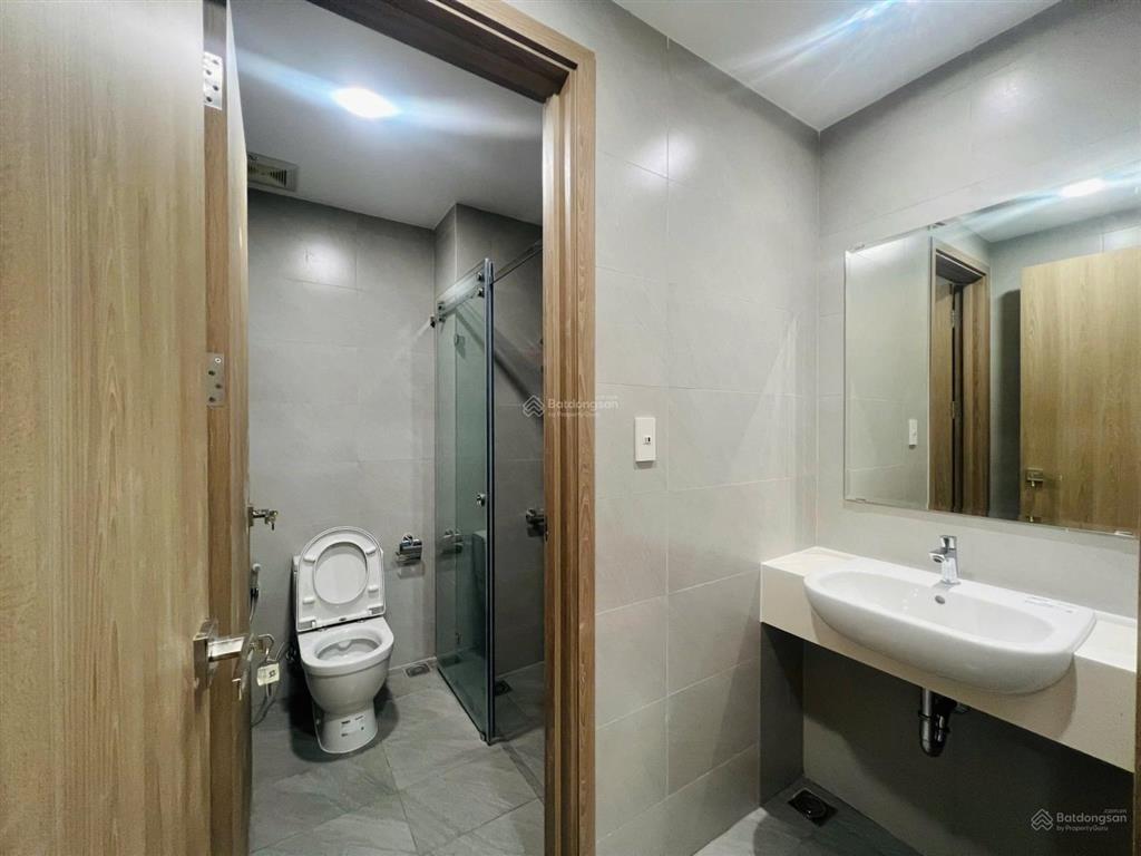 Cần bán căn hộ mt quận 9 loại 1pn+ tầng cao view thoáng nhà ntcb giá 3,2 tỷ