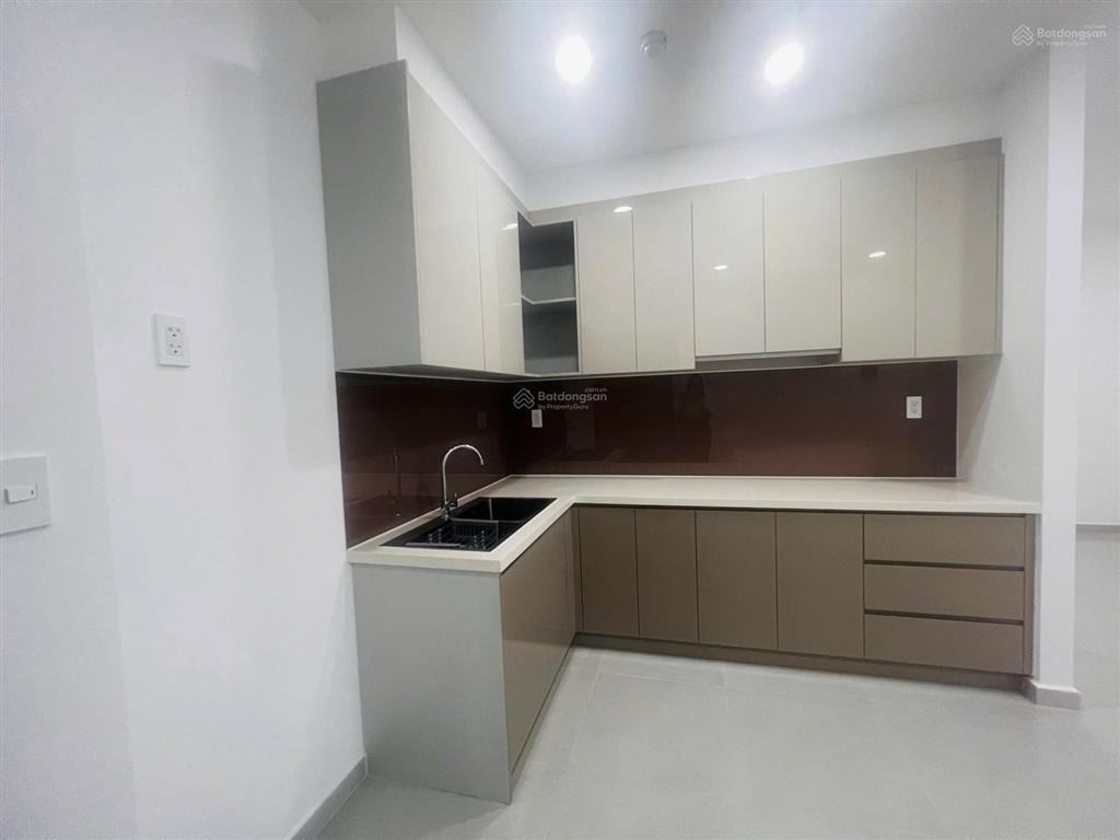 Cần bán căn hộ mt quận 9 loại 1pn+ tầng cao view thoáng nhà ntcb giá 3,2 tỷ