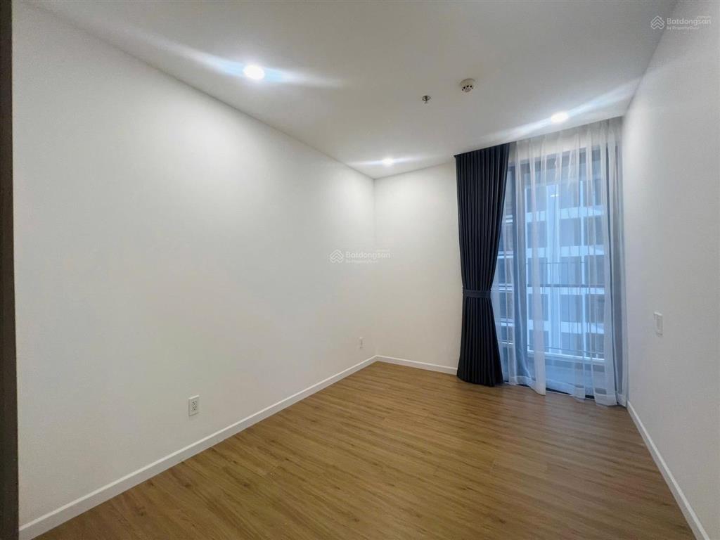Cần bán căn hộ mt quận 9 loại 1pn+ tầng cao view thoáng nhà ntcb giá 3,2 tỷ