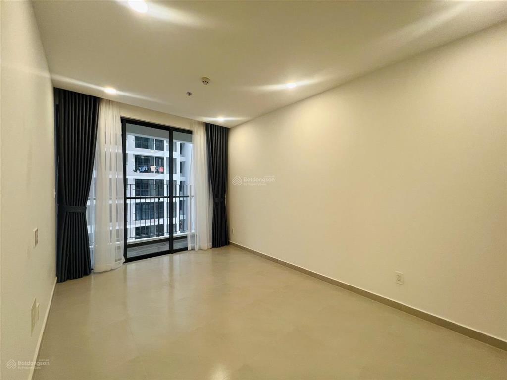 Cần bán căn hộ mt quận 9 loại 1pn+ tầng cao view thoáng nhà ntcb giá 3,2 tỷ