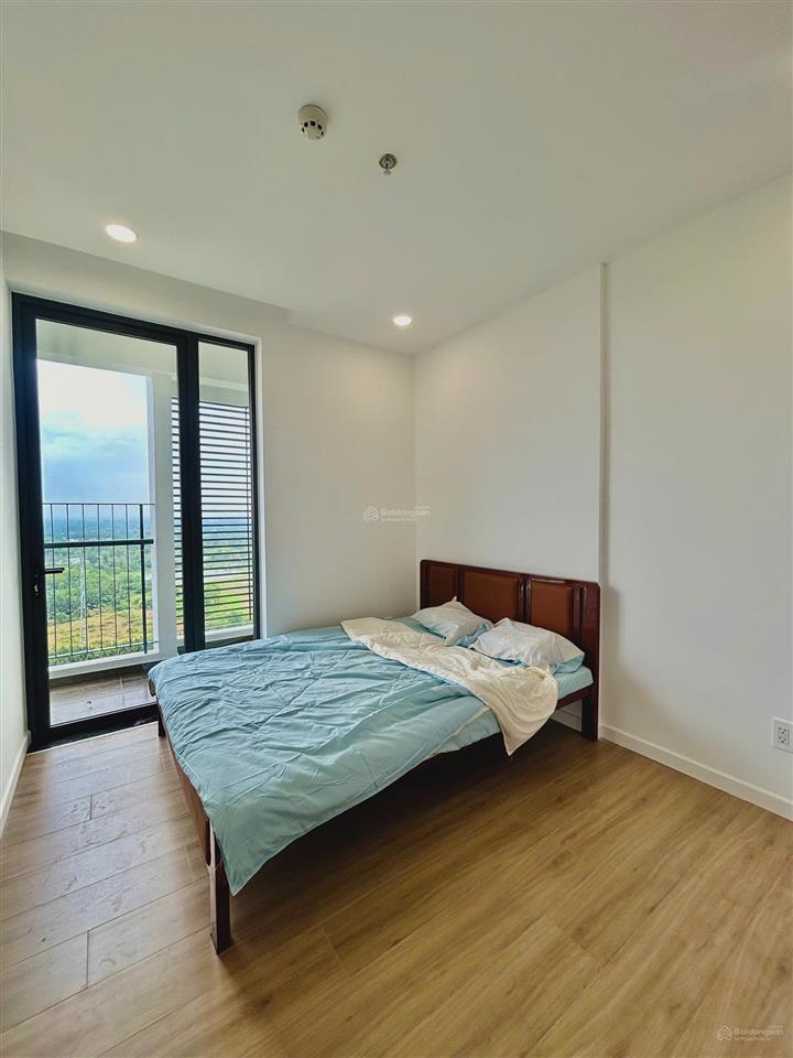 Bán căn hộ 3pn chung cư mt quận 9 diện tích lớn tầng cao view hồ bơi giá 4,8 tỷ bao thuế