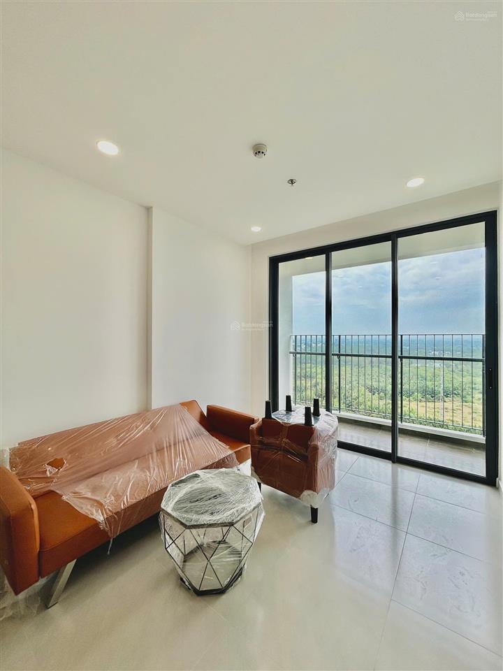 Bán căn hộ 3pn chung cư mt quận 9 diện tích lớn tầng cao view hồ bơi giá 4,8 tỷ bao thuế