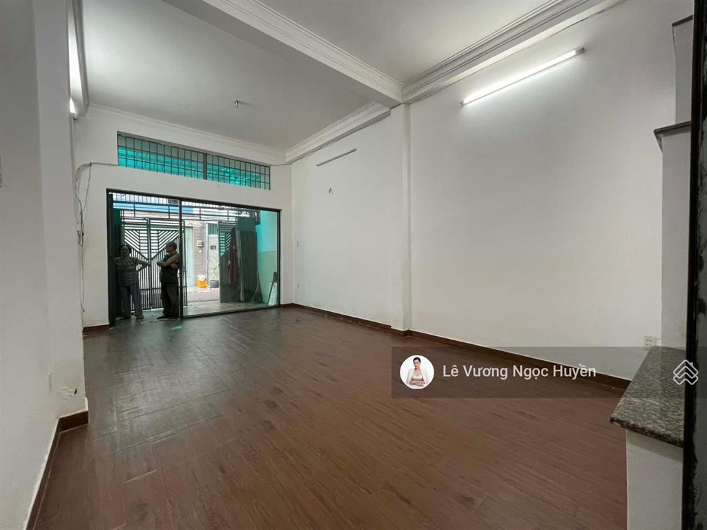 Bán nhà ngay rạch xuyên tâm  bờ kè tố hữu  4x14m, sổ đẹp  giá nhỉnh 10 tỷ bớt lộc