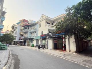 Gia đình cần bán đất có nhà mặt ngõ 603 lạc long quân  lô góc 3 thoáng  450m2  giá 179 tỷ