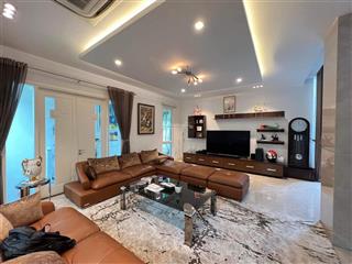 Chính chủ bán biệt thự vườn đào  nội thất nhập ý  view vườn hoa. 386m2  giá 230 tỷ
